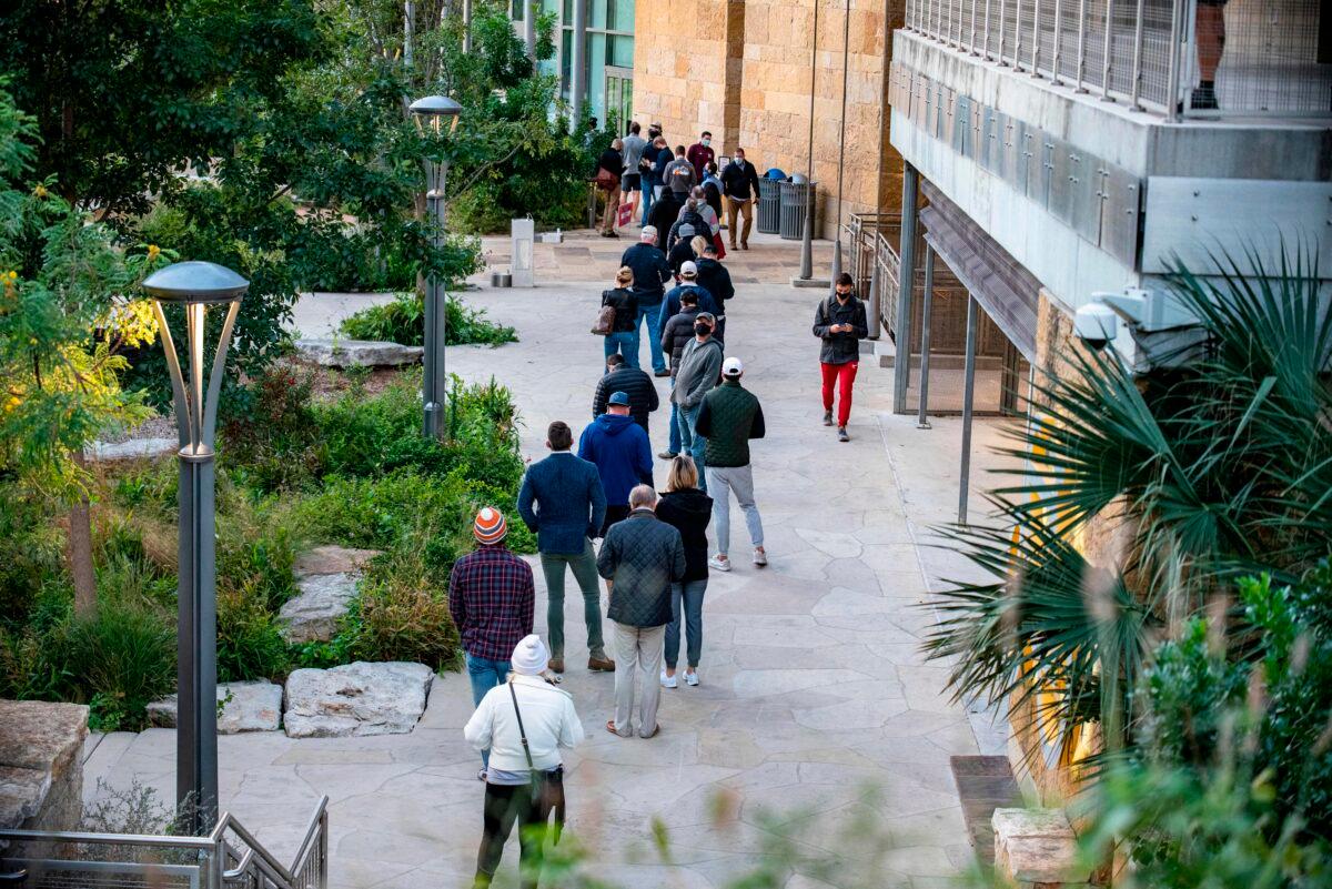 Voters wait in line to cast their vote in Austin, Texas, on Nov. 3, 2020. (Sergio Flores/AFP via Getty Images)