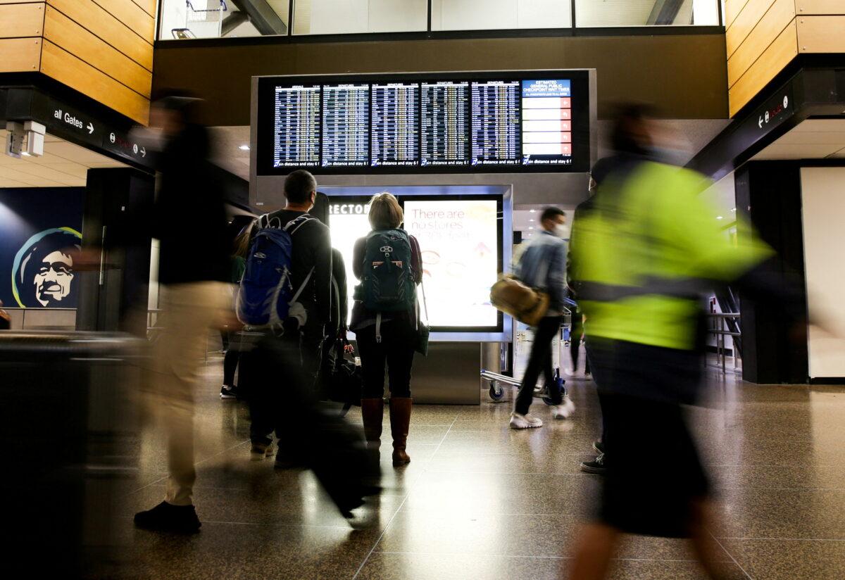 Travelers check a departures list at the ticketing level of Seattle-Tacoma International Airport before the Thanksgiving holiday in Seattle, Washington, U.S. Nov. 24, 2021. (Lindsey Wasson/Reuters)