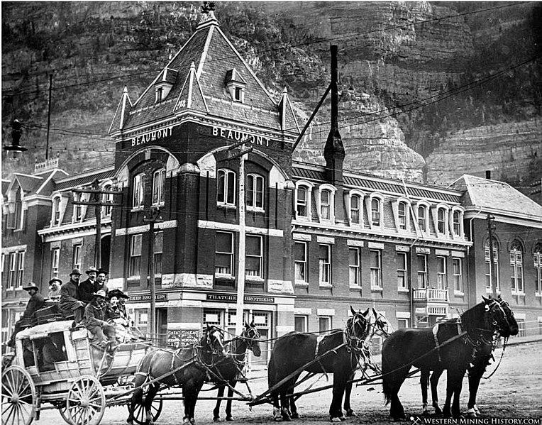 A stagecoach in front of the Beaumont Hotel, circa 1890. (Public domain)