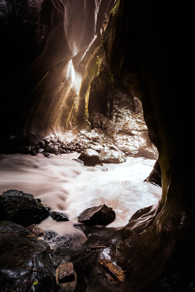 Box Canyon Falls. (Kris Wiktor/Shutterstock)