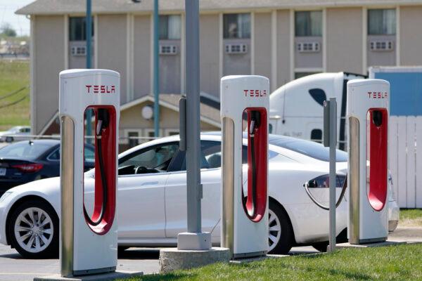 A Tesla charges at a station in Topeka, Kan., on April 5, 2021. (Orlin Wagner/AP Photo)
