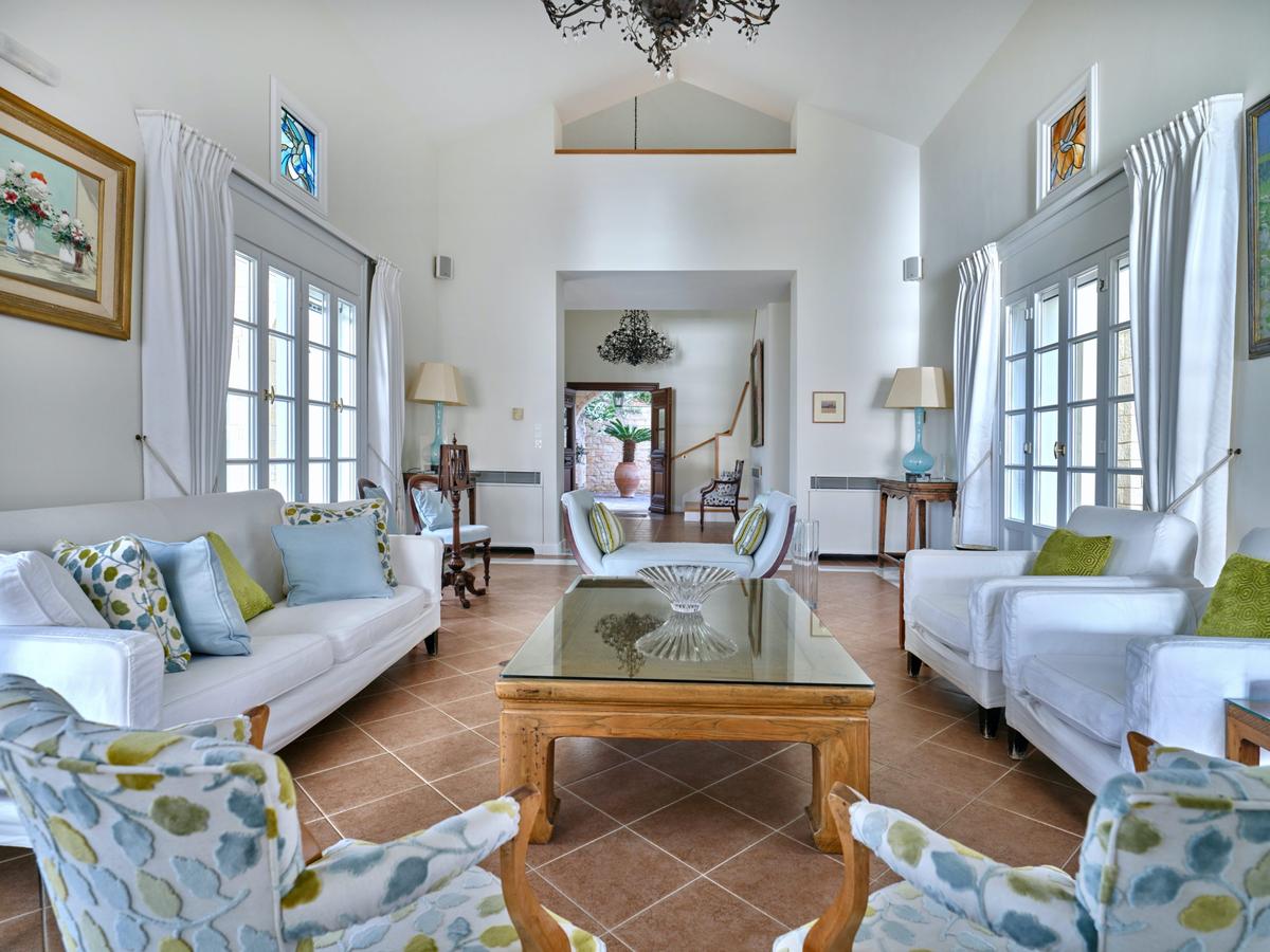 The villa’s interiors convey a sense of island chic and crisp contemporary design, accentuated by warm traditional colors and materials. (Courtesy of Greece Sotheby's International Realty)