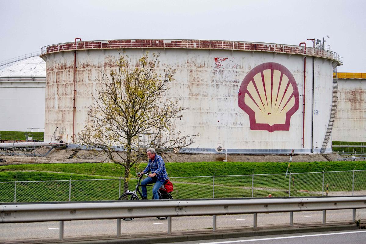 Shell’s refinery in Pernis, Netherlands, on Nov. 15, 2021. (ROBIN UTRECHT/ANP/AFP via Getty Images)