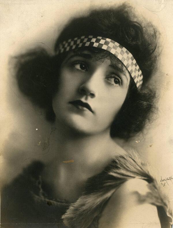Constance Talmadge, who played the Mountain Girl, in 1919. J. Willis Sayre Collection of Theatrical Photographs. (Public Domain)