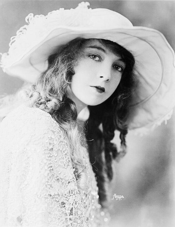 Silent film star Lillian Gish appeared as the Eternal Mother. U.S. Library of Congress, Prints and Photographs Division. (Public Domain)