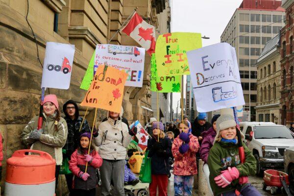 Protesters demonstrate against COVID-19 mandates and restrictions in Ottawa on Feb. 9, 2022. (Jonathan Ren/The Epoch Times)