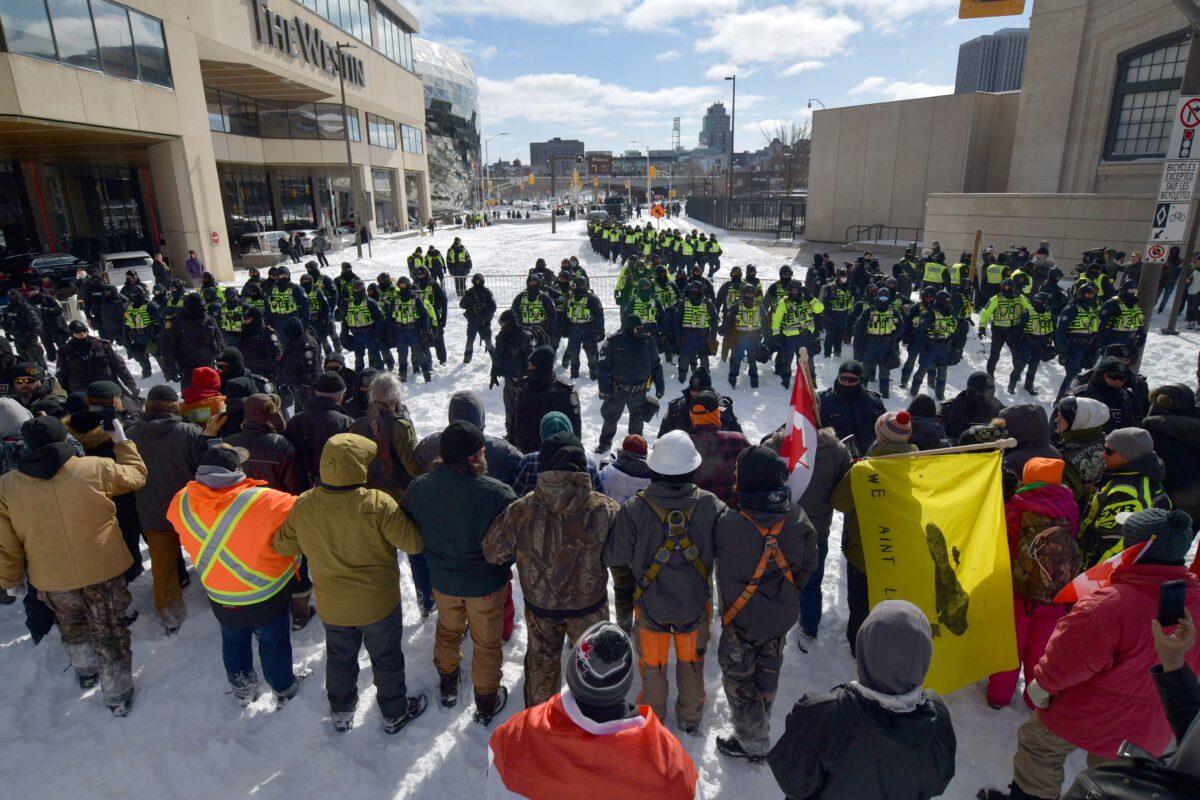Police confront demonstrators protesting against COVID-19 mandates and restrictions in downtown Ottawa on Feb. 18, 2022. (Ed Jones/AFP via Getty Images)