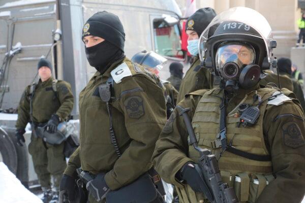 Police in Ottawa on Feb. 18, 2022. (Richard Moore/The Epoch Times)