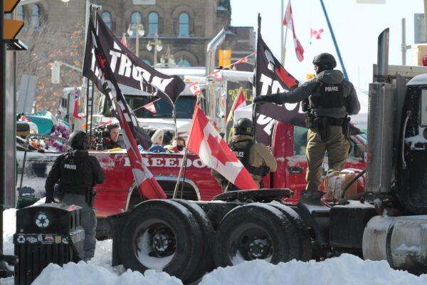 Police in Ottawa on Feb. 18, 2022. (Richard Moore/The Epoch Times)