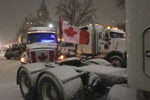 A snowstorm covered the protester encampment in central Ottawa on Feb. 17, 2022. (Richard Moore/The Epoch Times)