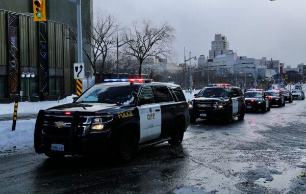 Police continue operations to clear protesters in Ottawa on Feb. 19, 2022. (Jonathan Ren/The Epoch Times)