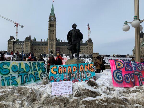Demonstrators gather by Parliament in Ottawa on March 5, 2022. (Jonathan Ren/The Epoch Times)