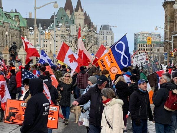 Demonstrators gather by Parliament in Ottawa on March 5, 2022. (Jonathan Ren/The Epoch Times)