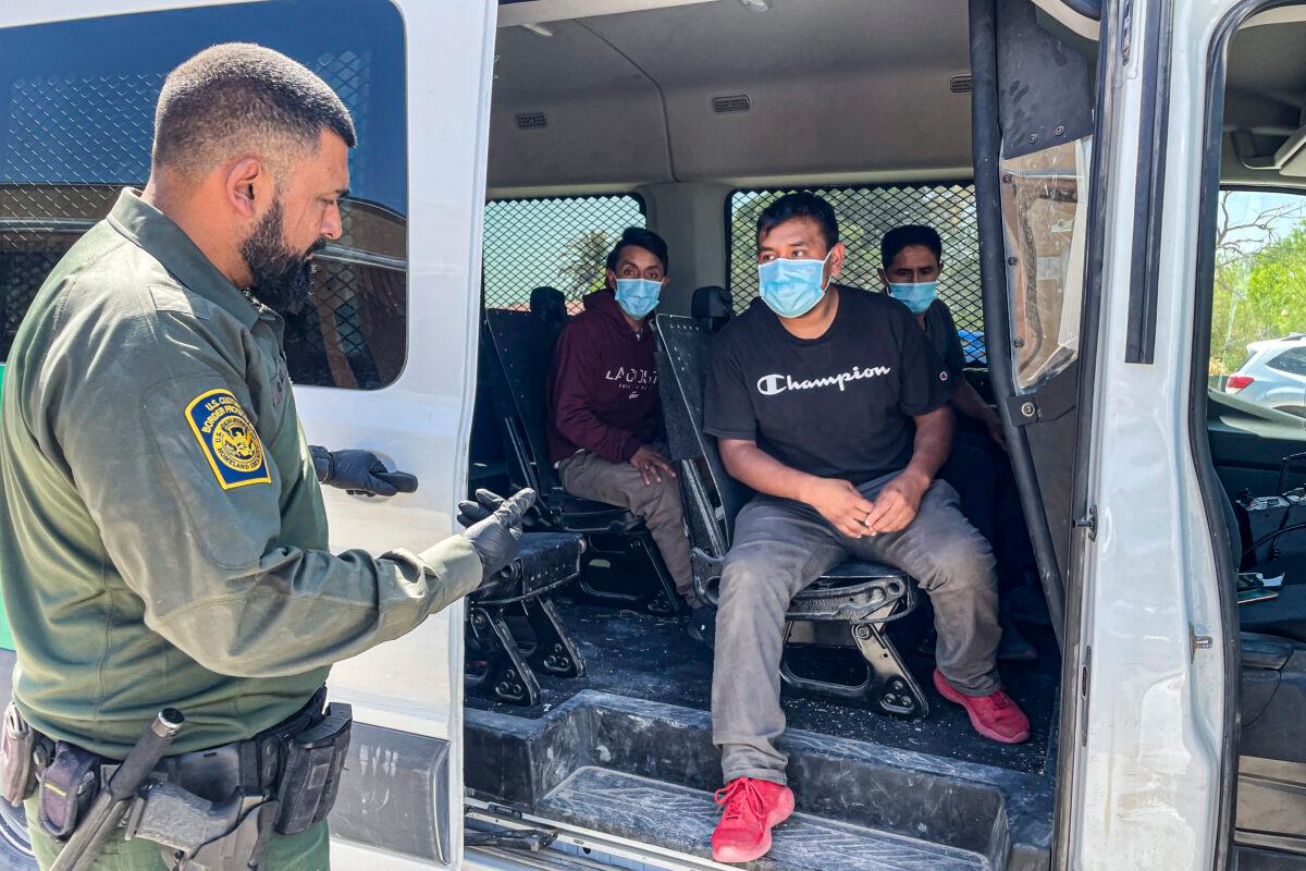 Border Patrol agents pick up four illegal aliens from Mexico after local deputies intercept their smuggling vehicle, in Brackettville, Texas, on April 8, 2022. (Charlotte Cuthbertson/The Epoch Times)