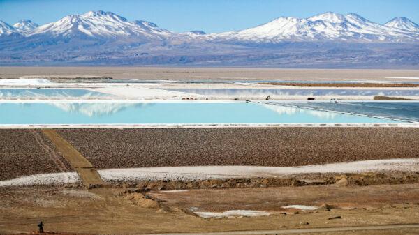Brine pools from a lithium mine, that belongs to U.S.-based Albemarle Corp, are seen on the Atacama salt flat in the Atacama desert, Chile, on Aug. 16, 2018. (Ivan Alvarado/Reuters)