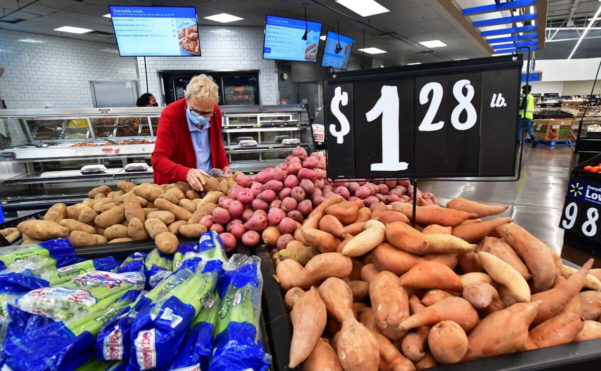 Grocery shopping in Rosemead, Calif., on April 21, 2022. (Frederic J. Brown/AFP via Getty Images)