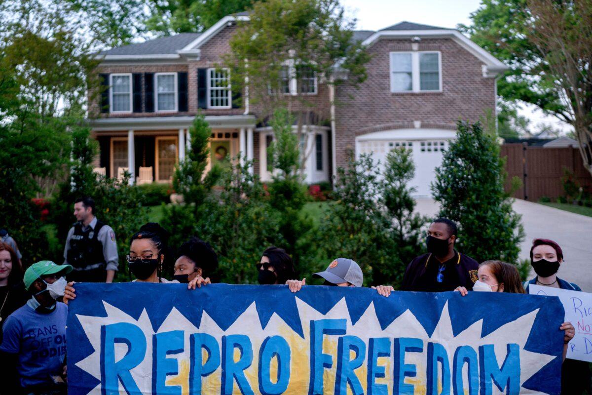 Demonstrators stand outside the home of Supreme Court Justice Samuel Alito in Alexandria, Va., on May 9, 2022. (Stefani Reynolds/AFP via Getty Images)