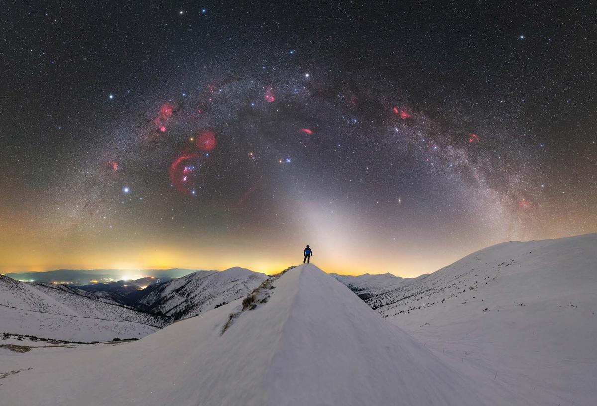 “Winter sky over the mountains” – Tomáš Slovinský. (Courtesy of Tomáš Slovinský via Capture the Atlas)
