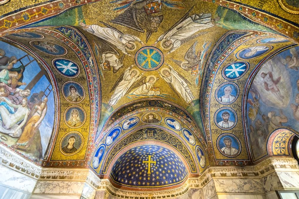 Mosaics in the Chapel of Sant’Andrea. (Simone Crespiatico/Shutterstock)
