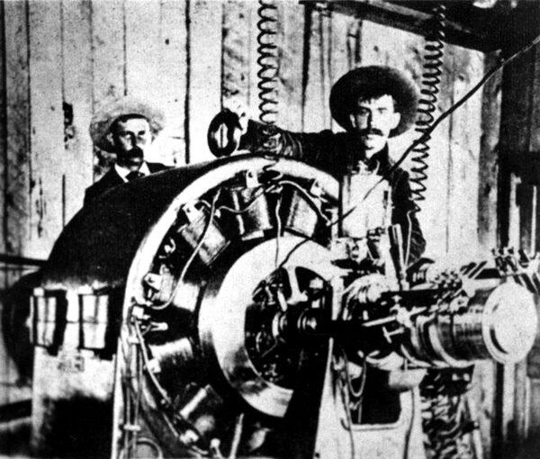 Workers operate the 100-hp Westinghouse synchronous alternator at the Ames power plant in Colorado, 1891. (Public Domain)