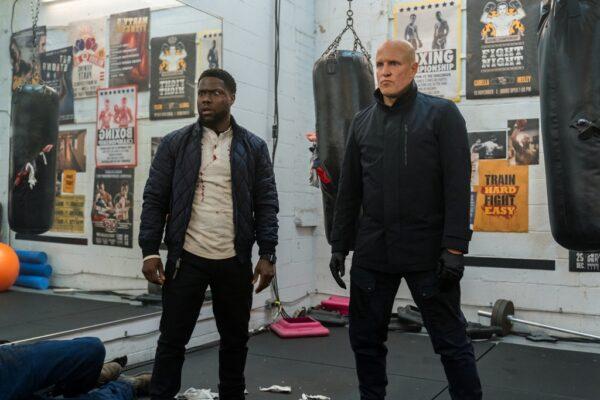 Kevin Hart as Teddy (L) and Woody Harrelson as the Man from Toronto in "The Man From Toronto." (Netflix)