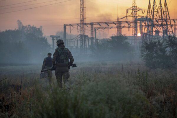 Ukrainian service members patrol an area in the city of Sievierodonetsk, as Russia's attack on Ukraine continues, Ukraine, on June 20, 2022. (Oleksandr Ratushniak/Reuters)