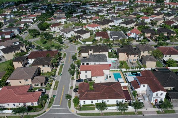 In an aerial view, single-family homes are shown in a residential neighborhood in Miami, Fla., on May 10, 2022. (Joe Raedle/Getty Images)