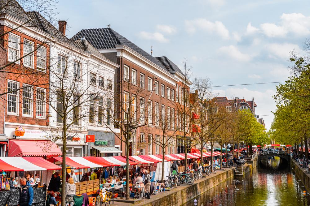 The word “delft” comes from "delven" or “to dig." From the city's inception, canals have been an integral part of life. (Anton Ivanov/Shutterstock)