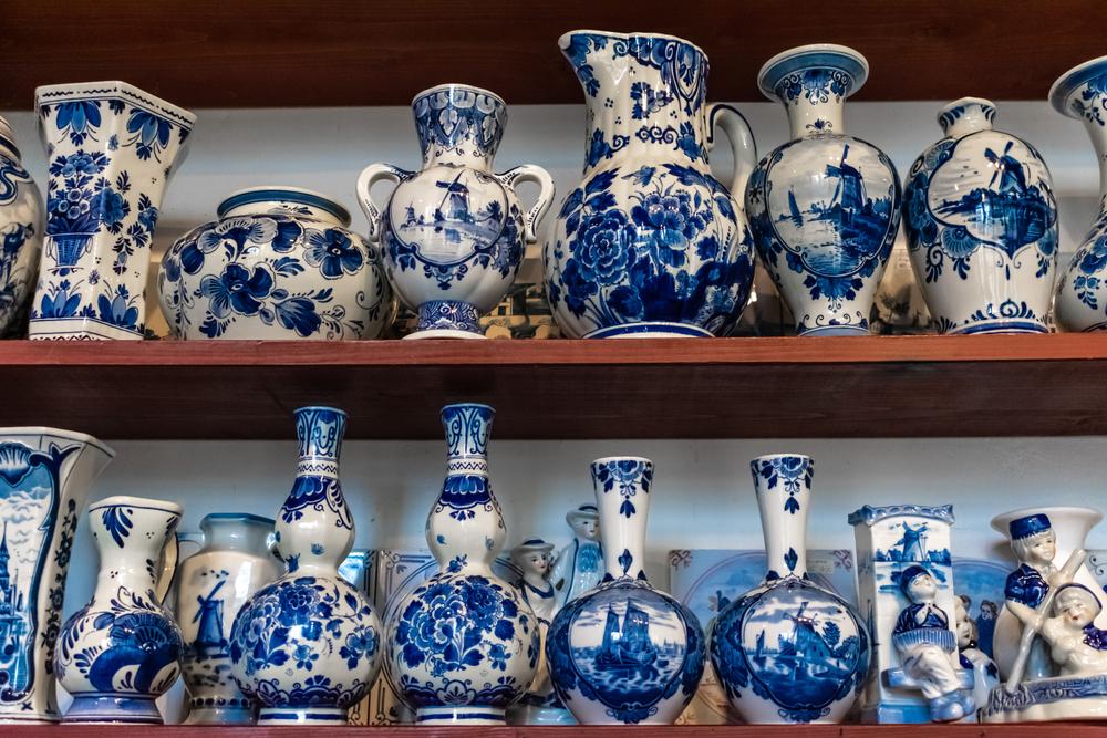 Shelves of traditional Delft Blauw porcelain vases in a shop in Delft, the Netherlands. (Mikela Bond/ Shutterstock)