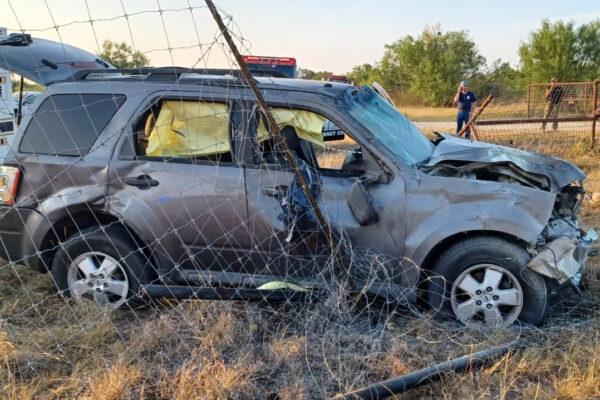 Law enforcement and EMS respond to a vehicle smuggling crash in Kinney County, Texas, on June 29, 2022. (Kinney County Sheriff's Office)