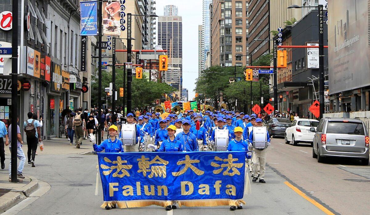 A band consisting of Falun Gong adherents takes part in a 1,200-strong parade through downtown Toronto, Canada, on July 17, 2022. The event marks the 23rd year of the Chinese Communist Party's persecution of the spiritual practice. (Evan Ning/The Epoch Times)