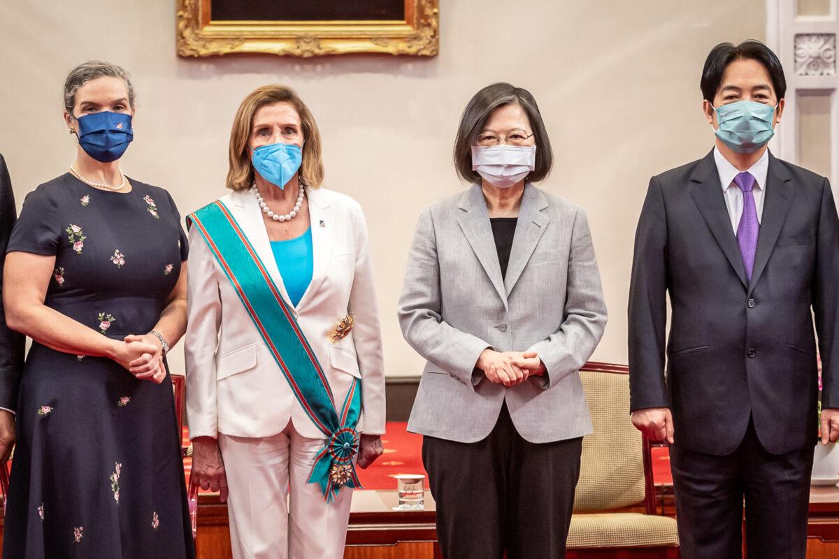 U.S. House Speaker Nancy Pelosi (D-Calif.) (center L) poses for photographs after receiving the Order of Propitious Clouds with Special Grand Cordon, Taiwan's highest civilian honor, from Taiwan's President Tsai Ing-wen (center R) at the president's office in Taipei, Taiwan, on Aug. 3, 2022. (Chien Chih-Hung/Office of The President via Getty Images)