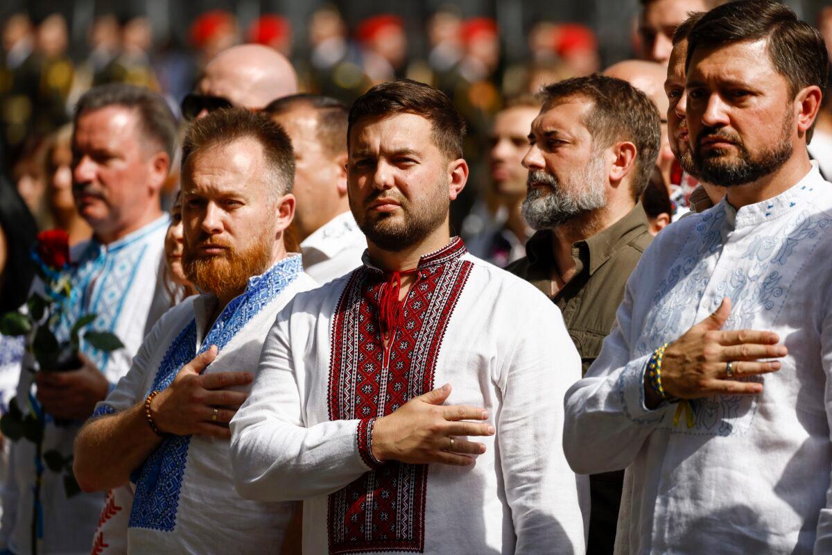 Dignitaries and members of the public attend an Independence Day ceremony in Lviv, Ukraine, on Aug. 24, 2022. (Jeff J. Mitchell/Getty Images)