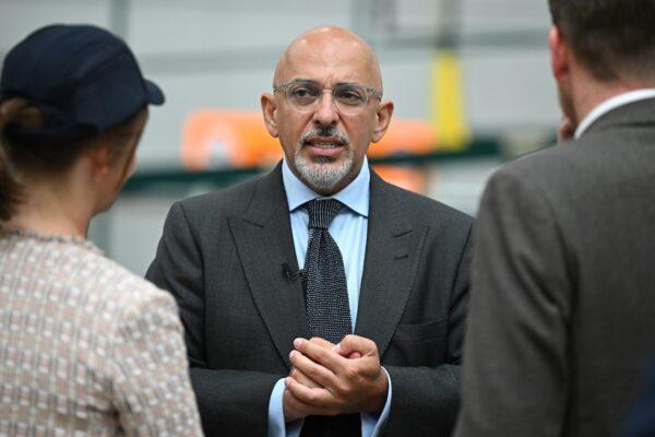 Nadhim Zahawi (C) visits the Broughton Airbus plant in Chester, England, on Aug. 12, 2022. (Oli Scarff - WPA Pool/Getty Images)