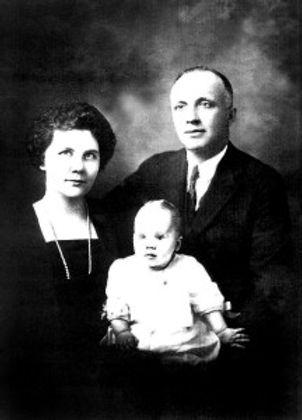 "Grundy Baby" and family. (Courtesy of the Newport Beach Historical Society)