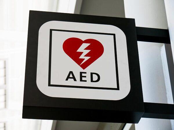 An automated external defibrillator, or AED, can save the life of someone who has suddenly collapsed and lost consciousness. nazdravie/iStock/Thinkstock