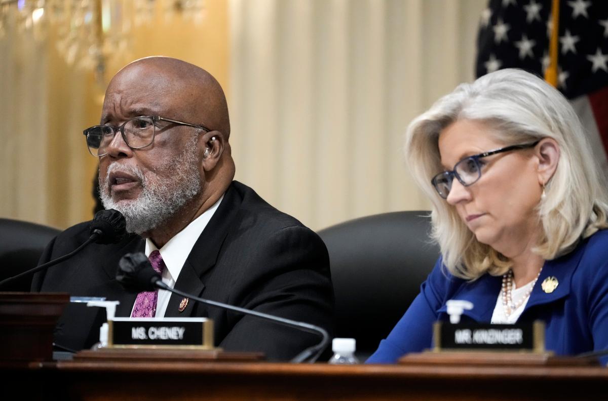 Rep. Bennie Thompson (D-Miss.), chairman of the Jan. 6 committee, delivers remarks alongside Vice Chairwoman Rep. Liz Cheney (R-Wyo.) during a hearing in the Cannon House Office Building in Washington, on Oct. 13, 2022. (Drew Angerer/Getty Images)
