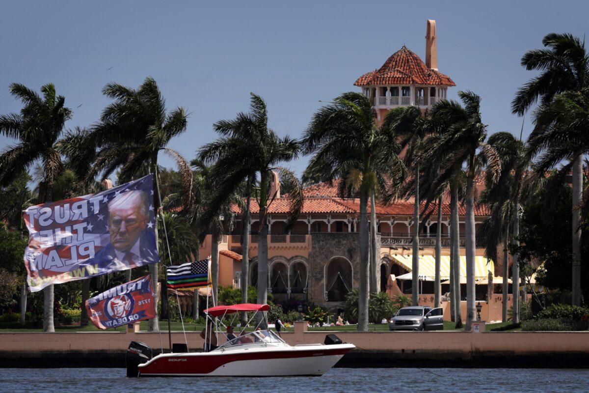 Trump Attorney: New York Attorney General Has No Case | USNN World News Supporters fly flags on a boat to show support near former President Donald Trump's Mar-a-Lago home in Palm Beach, Fla., on April 1, 2023. (Alex Wong/Getty Images)