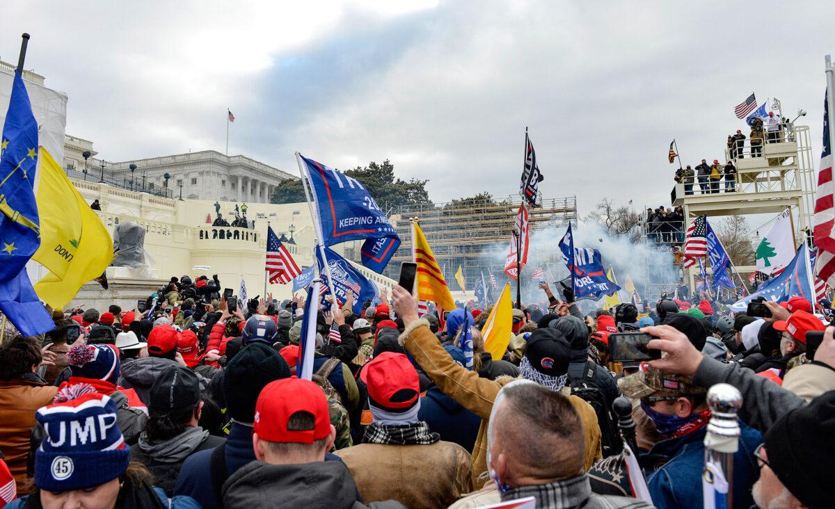 3 More Jan. 6 Defendants Ask Supreme Court to Review Widely Charged Obstruction Felony 2 Supporters of President Donald Trump clash with police outside the Capitol in Washington on Jan. 6, 2021. (Joseph Prezioso /AFP via Getty Images)