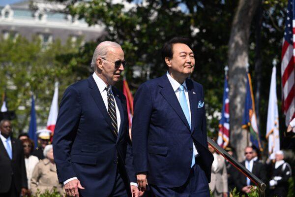 South Korea's President Yoon Suk Yeol (R) and U.S. President Joe Biden (L) participate in a State Arrival ceremony on the South Lawn of the White House in Washington, on April 26, 2023. (Jim Watson/AFP via Getty Images)