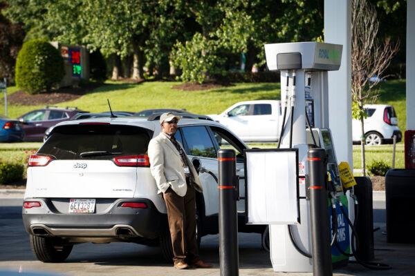 A man uses a gas station in Columbia, Md., on May 17, 2023. (Madalina Vasiliu/The Epoch Times)