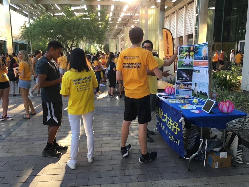 Falun Dafa Club in Arizona at a student orientation fair in the fall of 2018. (Courtesy of Falun Dafa Information Center)