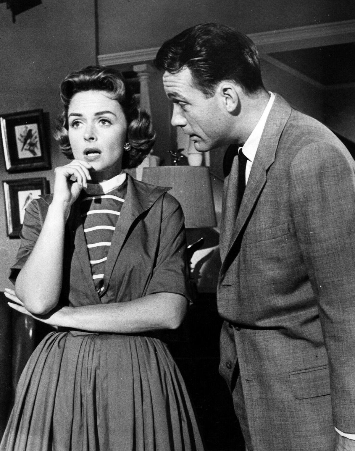 Donna Reed and Carl Betz in "The Donna Reed Show." (MovieStillsDB)