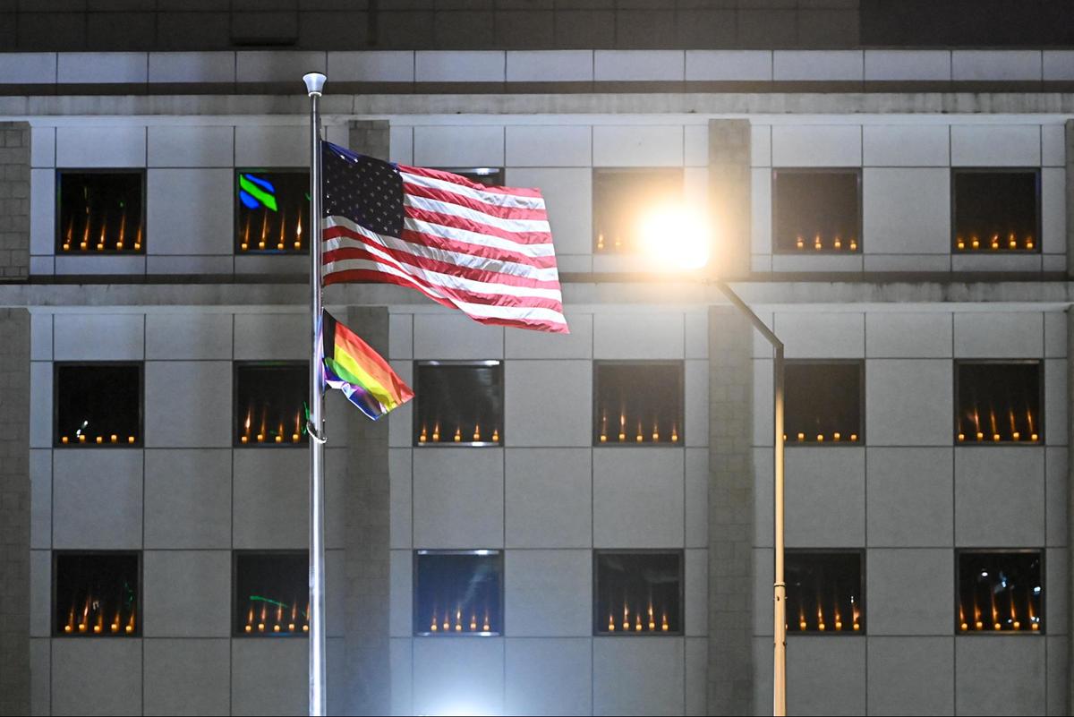 Electronic candles were placed at every window in the U.S. Consulate in Hong Kong on June 4, 2023. (Sung Pi-lung/The Epoch Times)