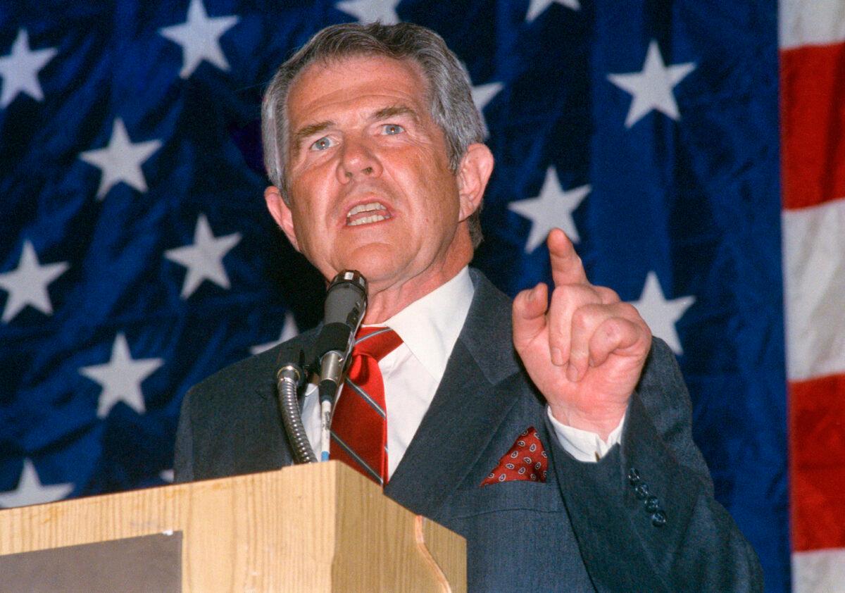 Then-presidential candidate Pat Robertson speaks in Houston on Feb. 27, 1988. (Pam MacDonald/AP Photo)