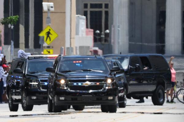 The motorcade of former President Donald Trump arrives at the Wilkie D. Ferguson Jr. United States Courthouse in Miami, Fla., on June 13, 2023. (REUTERS/Brendan Mcdermid)