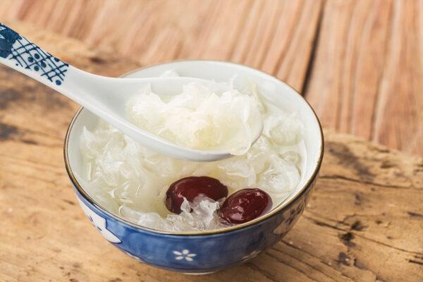Snow fungus and yam porridge. (Yuda Chen/Shutterstock)