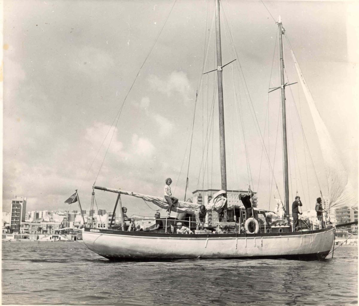 羅伯遜一家在他們名為Lucette的遊艇上。（由羅伯遜家族檔案館提供）
