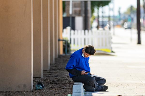 California Small Businesses Shaken Down by Frivolous Lawsuits | USNN World News A grocery store worker taking a break in Costa Mesa, Calif. on March 1, 2021. (John Fredricks/The Epoch Times)