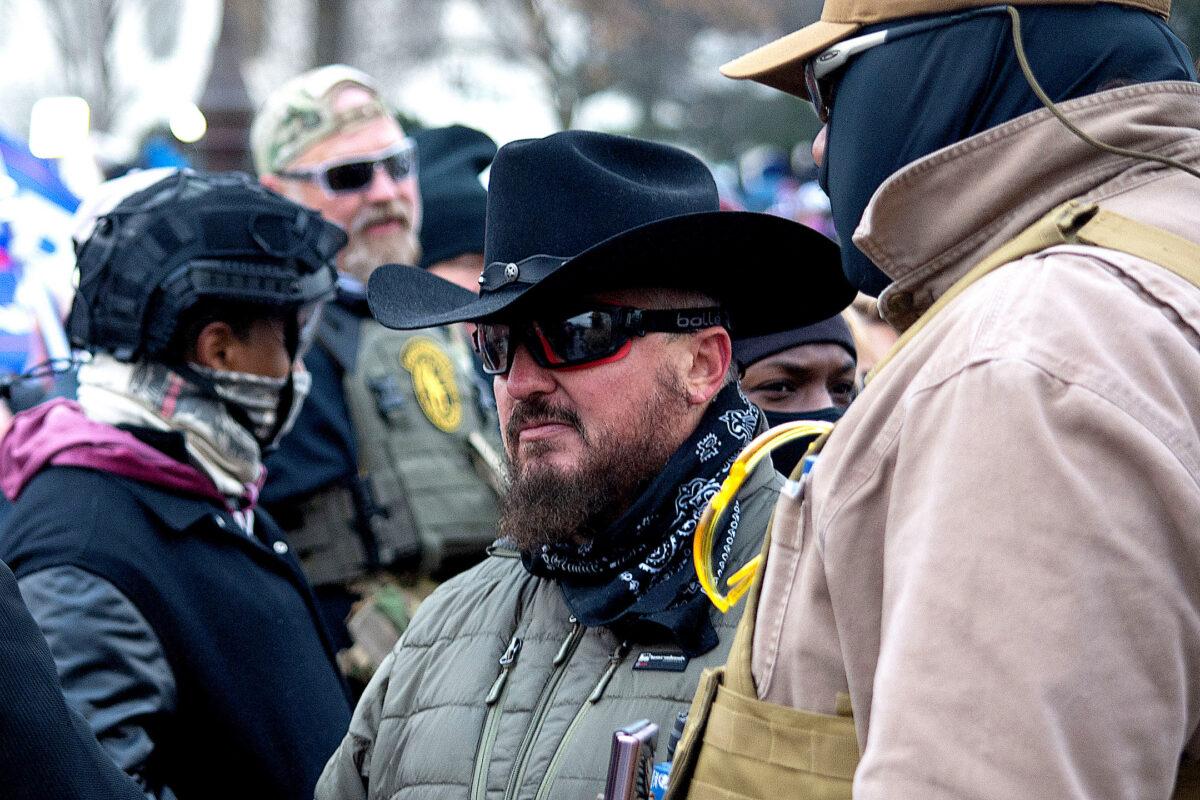 Oath Keepers founder Elmer Stewart Rhodes III speaks to members of his group outside the U.S. Capitol in Washington on Jan. 6, 2021. (Ford Fischer / News2Share)